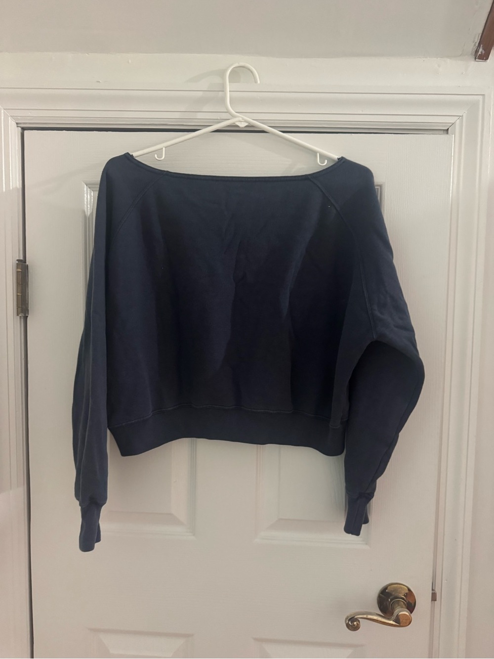 Hollister Navy Off-the-Shoulder UConn Huskies Sweatshirt - Picture 4 of 4